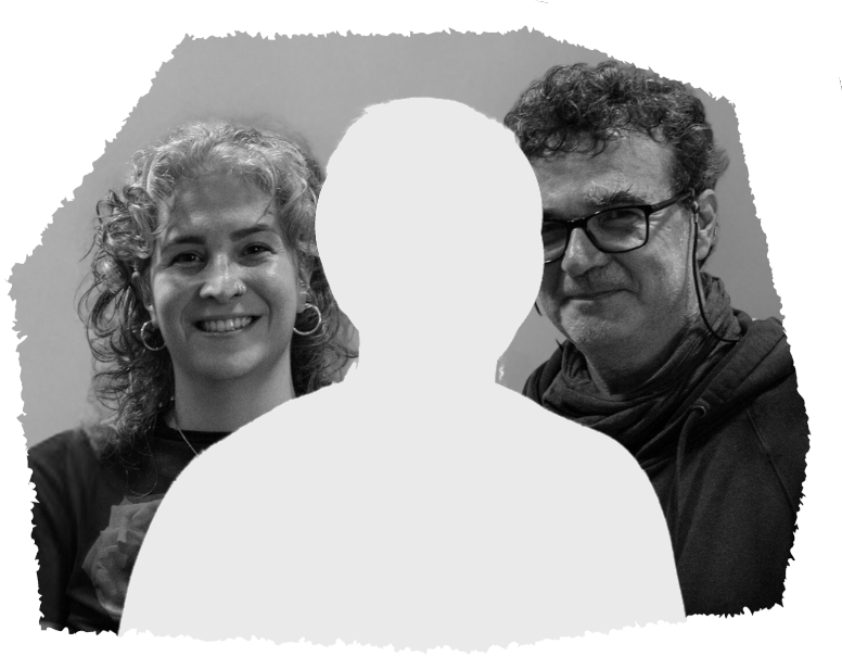 Foto: İklim Doğan (bearbeitet) Foto von zwei Personen (das Büroteam der IG Kultur Wien), dazwischen eine nur schemenhaft weiß angedeutete dritte unbekannte Person)